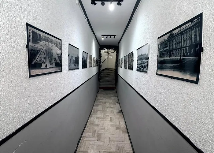 De L'academie Place Stanislas, Centre , Gare Et Congres Hotel 2*